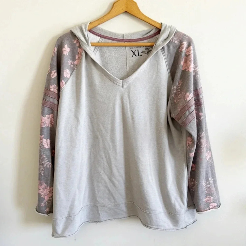 Signature studio gray pink floral v-neck sweatshirt hoodie
